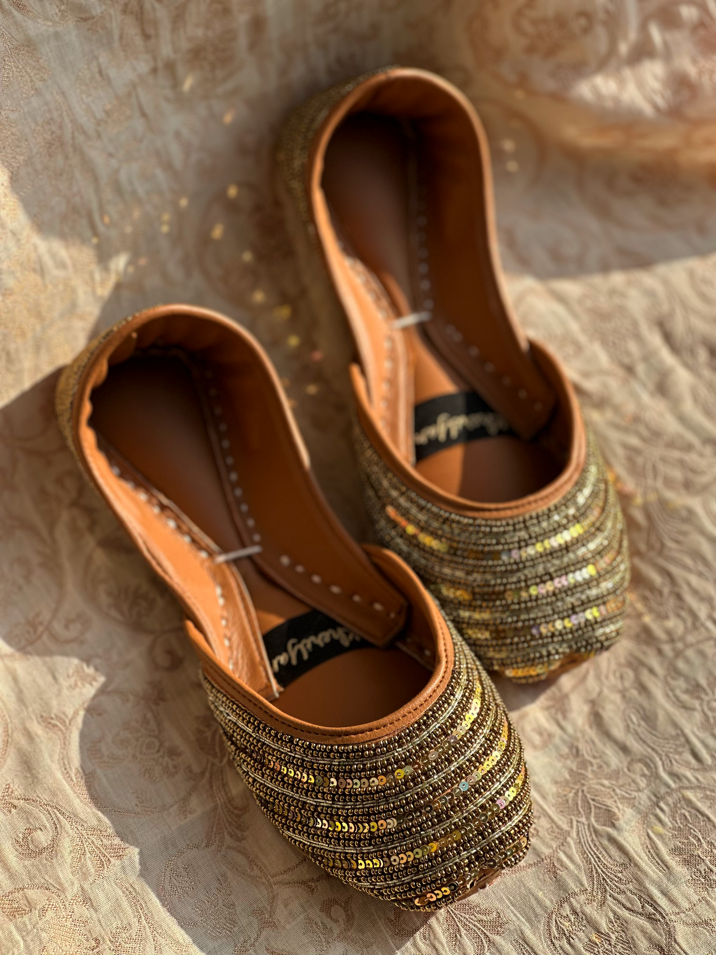 Moti موتی (golden)
