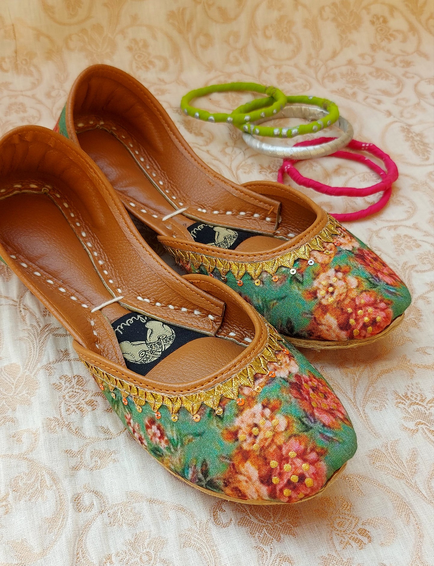 Kanwal کنول